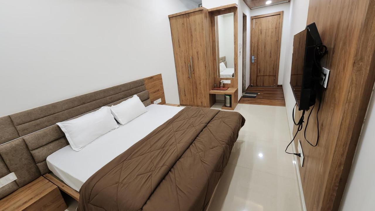 Aanandam Greens Hotel Sehore ภายนอก รูปภาพ